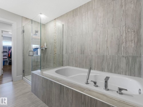 8641 Mayday Wynd, Edmonton, AB - Indoor Photo Showing Bathroom