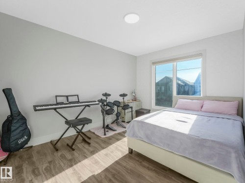 8641 Mayday Wynd, Edmonton, AB - Indoor Photo Showing Bedroom