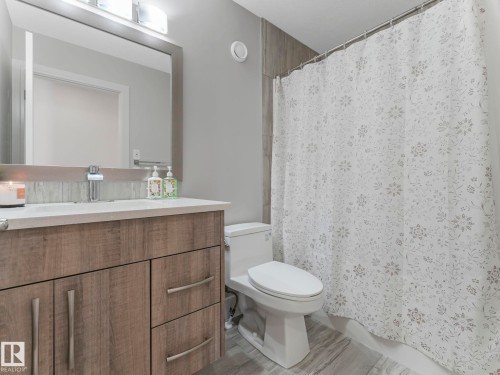 8641 Mayday Wynd, Edmonton, AB - Indoor Photo Showing Bathroom