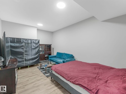 8641 Mayday Wynd, Edmonton, AB - Indoor Photo Showing Bedroom