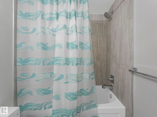 8641 Mayday Wynd, Edmonton, AB - Indoor Photo Showing Bathroom