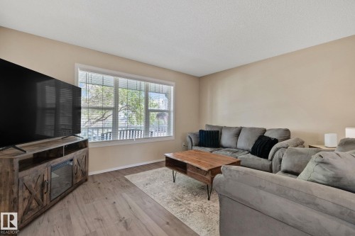 15608 44 Street, Edmonton, AB - Indoor Photo Showing Living Room