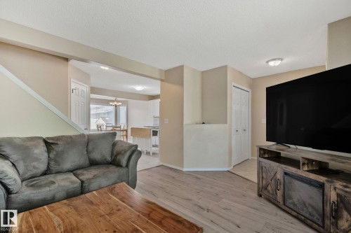 15608 44 Street, Edmonton, AB - Indoor Photo Showing Living Room