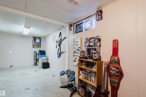 8 14120 80 Street, Edmonton, AB - Indoor