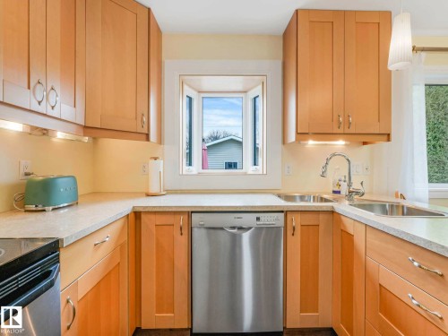 7508 76 Avenue, Edmonton, AB - Indoor Photo Showing Kitchen