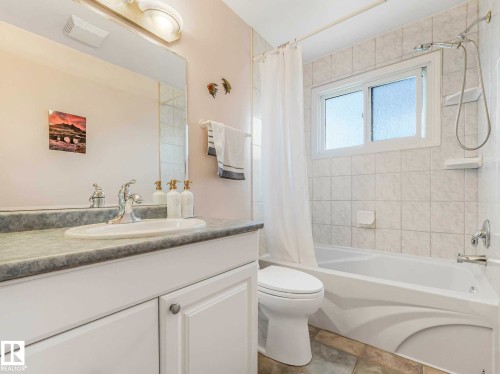 7508 76 Avenue, Edmonton, AB - Indoor Photo Showing Bathroom