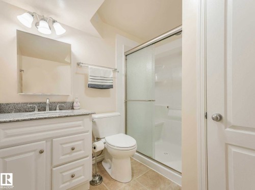 7508 76 Avenue, Edmonton, AB - Indoor Photo Showing Bathroom
