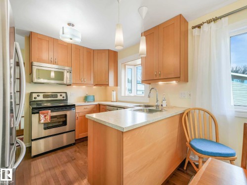 7508 76 Avenue, Edmonton, AB - Indoor Photo Showing Kitchen
