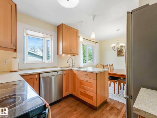 7508 76 Avenue, Edmonton, AB - Indoor Photo Showing Kitchen