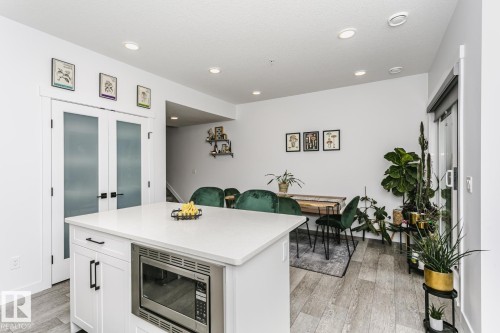 9737 101 Street, Edmonton, AB - Indoor