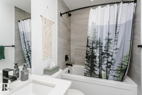 9737 101 Street, Edmonton, AB - Indoor Photo Showing Bathroom