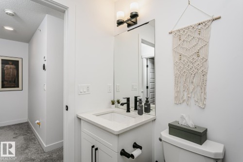 9737 101 Street, Edmonton, AB - Indoor Photo Showing Bathroom