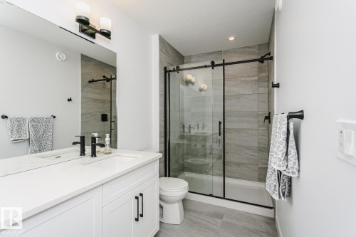 9737 101 Street, Edmonton, AB - Indoor Photo Showing Bathroom