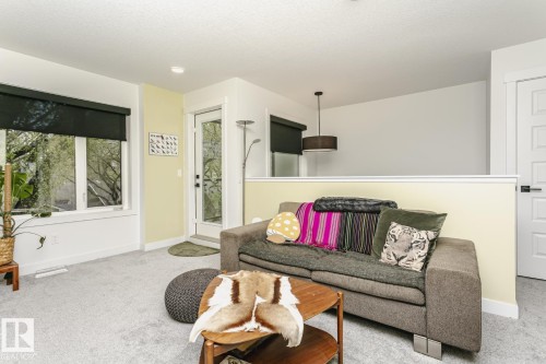 9737 101 Street, Edmonton, AB - Indoor Photo Showing Living Room