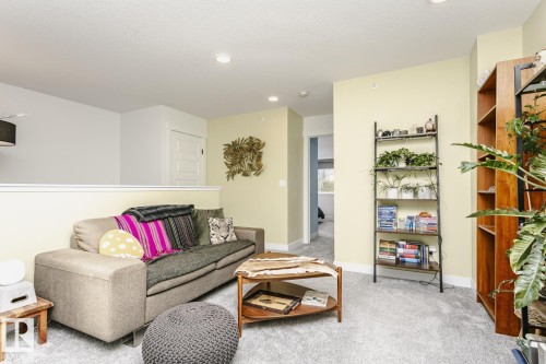 9737 101 Street, Edmonton, AB - Indoor Photo Showing Living Room