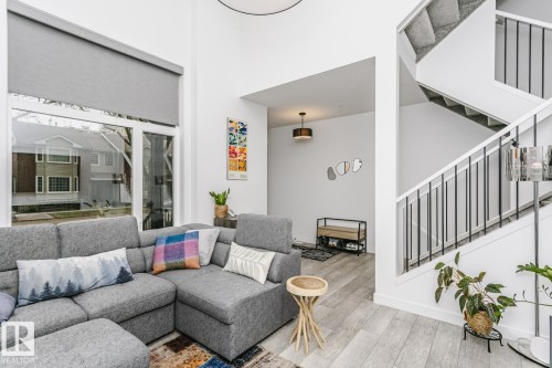 9737 101 Street, Edmonton, AB - Indoor Photo Showing Living Room
