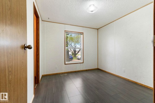 Room featuring wood-finish flooring and a rectangular window - 49 Rim Road Nw, Edmonton, AB - Indoor Photo Showing Other Room