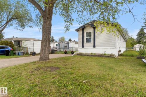 White vinyl siding exterior with black decorative columns - 49 Rim Road Nw, Edmonton, AB - Outdoor