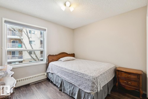 This room features hard surface flooring, a window offering natural light, and a ceiling light fixture - 202 17511 98A Avenue, Edmonton, AB - Indoor Photo Showing Bedroom