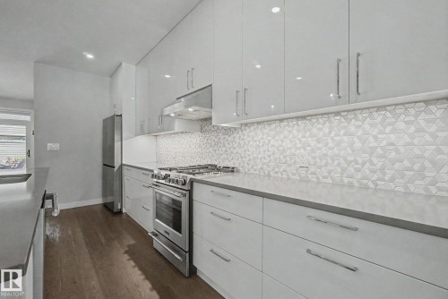 11430 75 Avenue, Edmonton, AB - Indoor Photo Showing Kitchen With Upgraded Kitchen