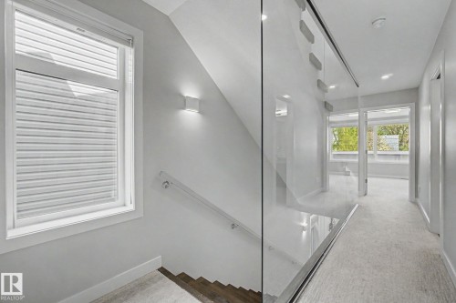 11430 75 Avenue, Edmonton, AB - Indoor Photo Showing Other Room