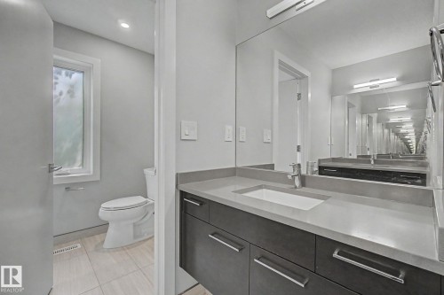 11430 75 Avenue, Edmonton, AB - Indoor Photo Showing Bathroom