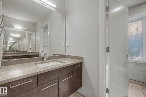 11430 75 Avenue, Edmonton, AB - Indoor Photo Showing Bathroom