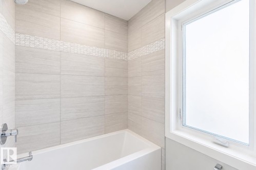 11430 75 Avenue, Edmonton, AB - Indoor Photo Showing Bathroom