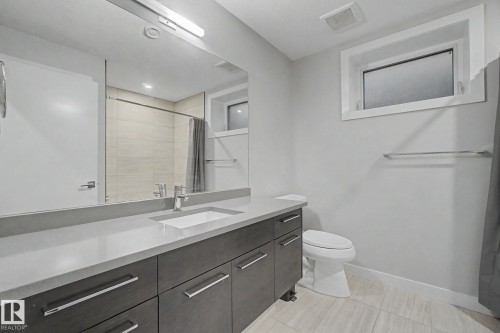 11430 75 Avenue, Edmonton, AB - Indoor Photo Showing Bathroom