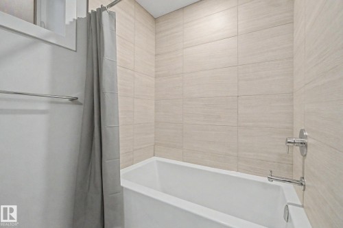 11430 75 Avenue, Edmonton, AB - Indoor Photo Showing Bathroom