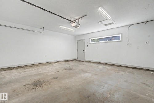 11430 75 Avenue, Edmonton, AB - Indoor Photo Showing Garage