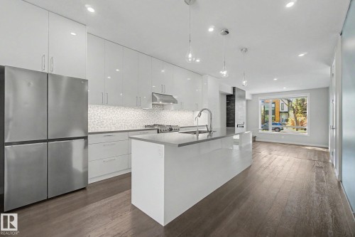 11430 75 Avenue, Edmonton, AB - Indoor Photo Showing Kitchen With Upgraded Kitchen