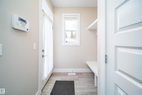 9527 75 Avenue, Edmonton, AB - Indoor Photo Showing Other Room
