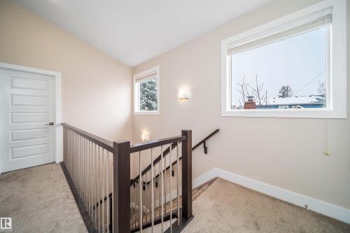 9527 75 Avenue, Edmonton, AB - Indoor Photo Showing Other Room