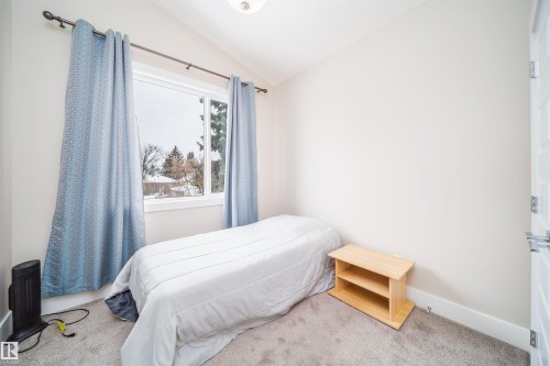9527 75 Avenue, Edmonton, AB - Indoor Photo Showing Bedroom