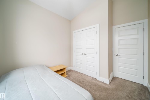9527 75 Avenue, Edmonton, AB - Indoor Photo Showing Bedroom
