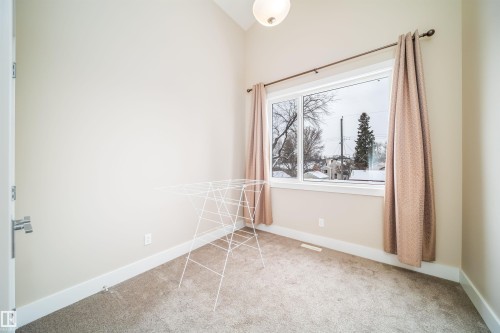 9527 75 Avenue, Edmonton, AB - Indoor Photo Showing Other Room