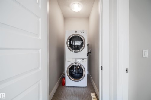 9527 75 Avenue, Edmonton, AB - Indoor Photo Showing Laundry Room