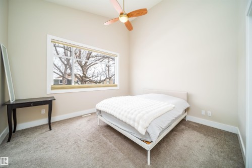 9527 75 Avenue, Edmonton, AB - Indoor Photo Showing Bedroom