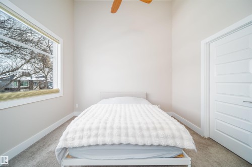 9527 75 Avenue, Edmonton, AB - Indoor Photo Showing Bedroom