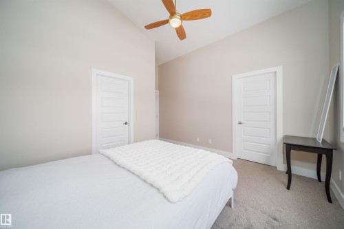 9527 75 Avenue, Edmonton, AB - Indoor Photo Showing Bedroom