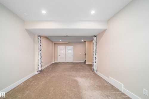 9527 75 Avenue, Edmonton, AB - Indoor Photo Showing Other Room