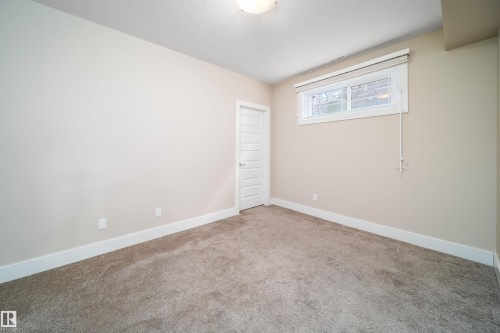 9527 75 Avenue, Edmonton, AB - Indoor Photo Showing Other Room