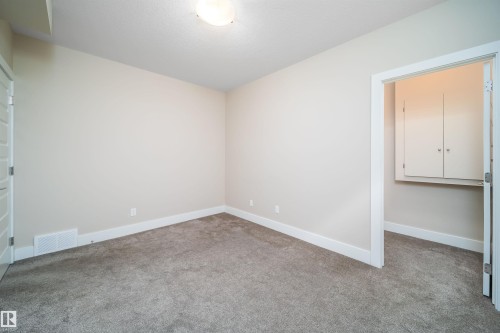 9527 75 Avenue, Edmonton, AB - Indoor Photo Showing Other Room