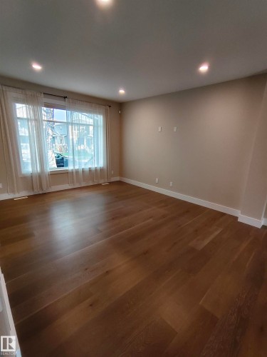 9527 75 Avenue, Edmonton, AB - Indoor Photo Showing Other Room