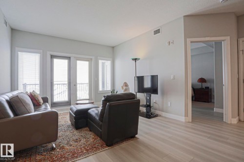 432 1406 Hodgson Way, Edmonton, AB - Indoor Photo Showing Living Room