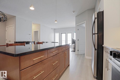 432 1406 Hodgson Way, Edmonton, AB - Indoor Photo Showing Kitchen