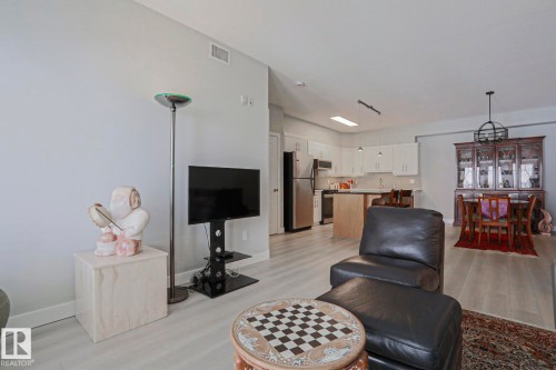 432 1406 Hodgson Way, Edmonton, AB - Indoor Photo Showing Living Room