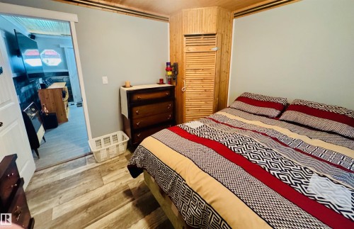 401 60501 Rr 120, Rural St. Paul County, AB - Indoor Photo Showing Bedroom