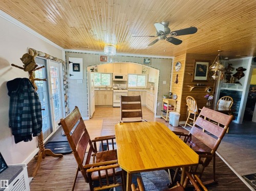 401 60501 Rr 120, Rural St. Paul County, AB - Indoor Photo Showing Dining Room